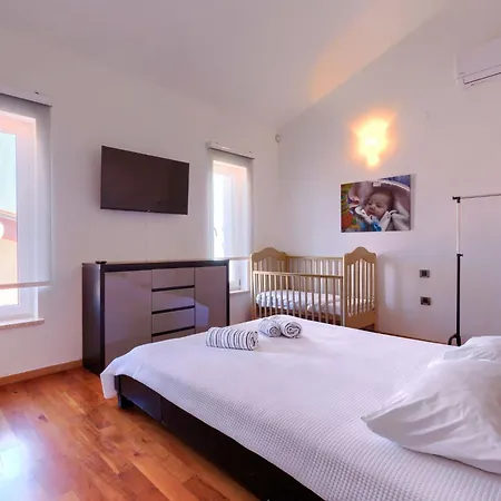 Lana By Interhome Casa vacanze