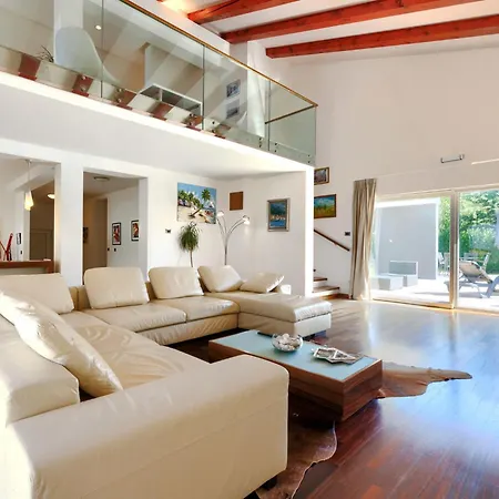Holiday home Lana By Interhome Banjole